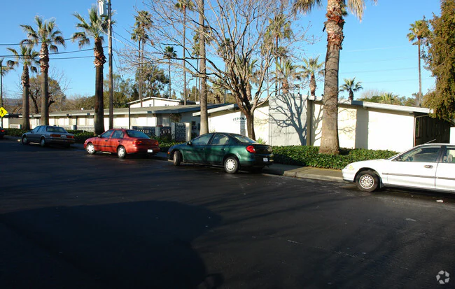 Fernmar Apartments photo 2