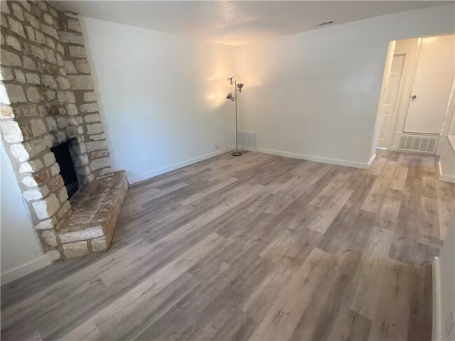 2305 Cedrick Cv - A photo 3