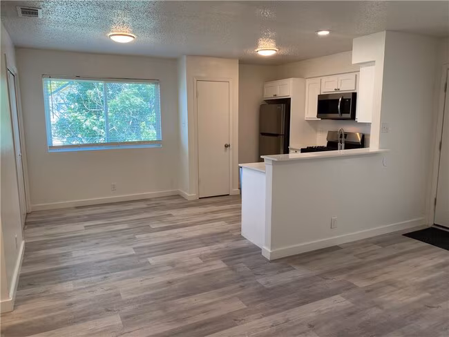 2305 Cedrick Cv - A photo 4