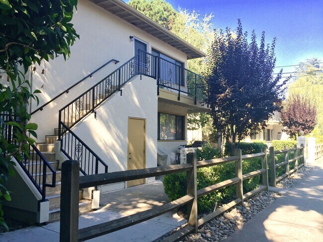 Laurel Court Apartments photo 5