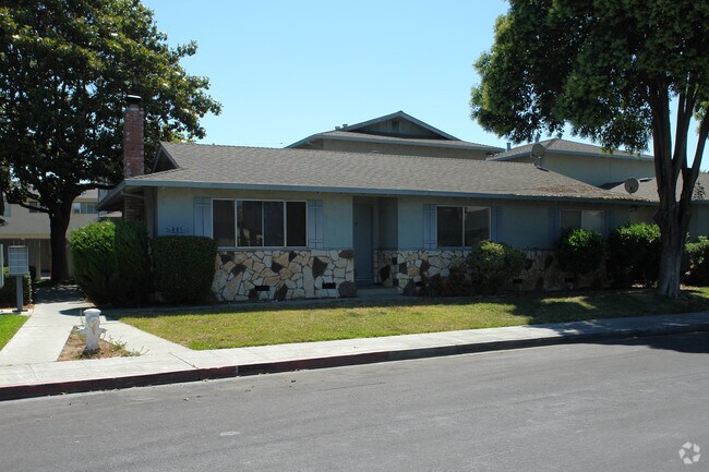 885 Burbank Drive, Santa Clara, CA 95051 photo 3
