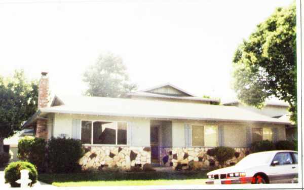 885 Burbank Drive, Santa Clara, CA 95051 photo 2
