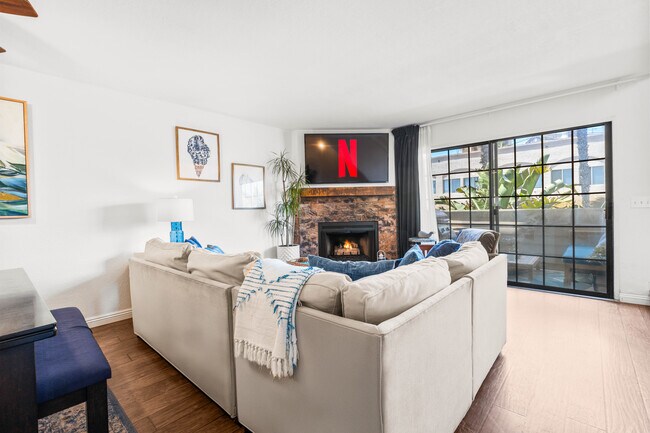 727 Seacoast Dr Imperial Beach, CA 91932 photo 2