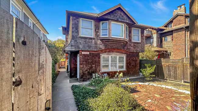 2620 Regent photo 5