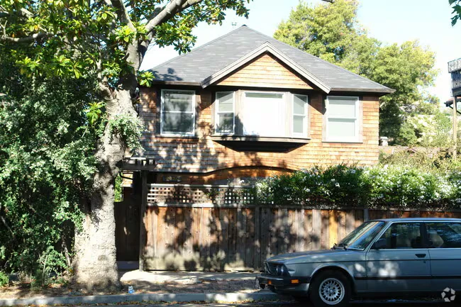 2620 Regent photo 3