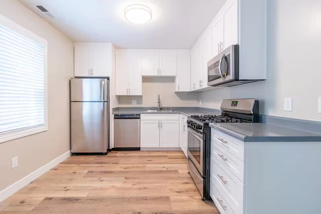 2620 Regent photo 4