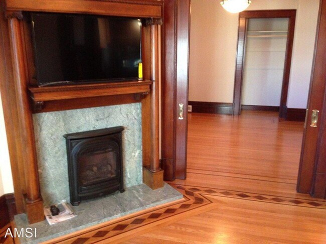 902 Vallejo Street, San Francisco, CA 94133 photo 4