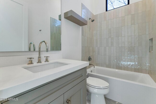 4147 E Clarendon Ave Phoenix, AZ 85018 photo 4