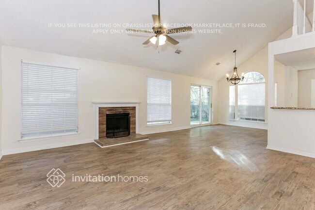 1010 Silver Spruce Drive, Arlington, TX 76001 photo 2