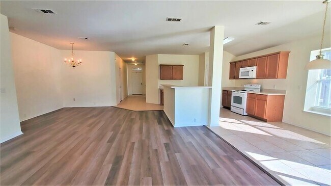 1401 Dundee Drive, Arlington, TX 76002 photo 3