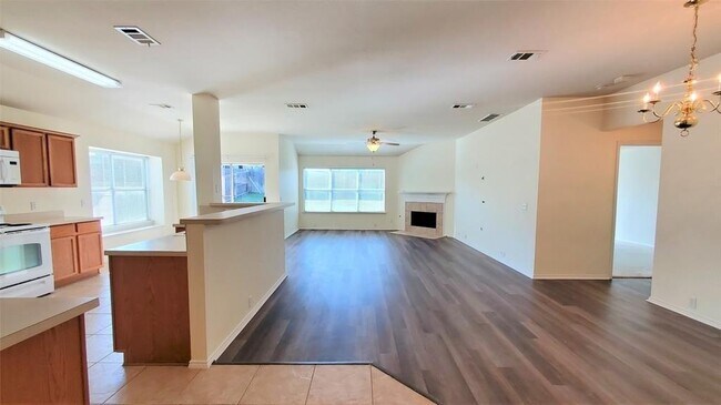 1401 Dundee Drive, Arlington, TX 76002 photo 4