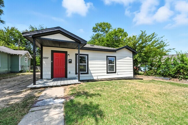 2837 Avenue A Fort Worth, TX 76105 photo 2