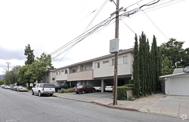 Poplar Apartments photo 2