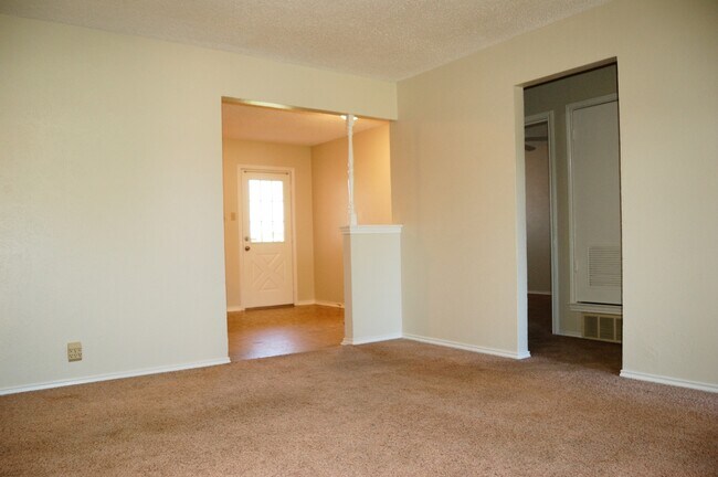 1118 N Nolan River Rd Cleburne, TX 76033 photo 2