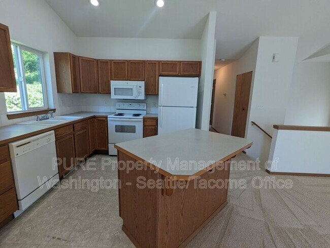7902 Delridge Way SW photo 2
