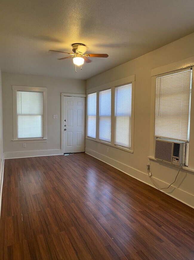 219 Paschal St San Antonio, TX 78212 photo 4
