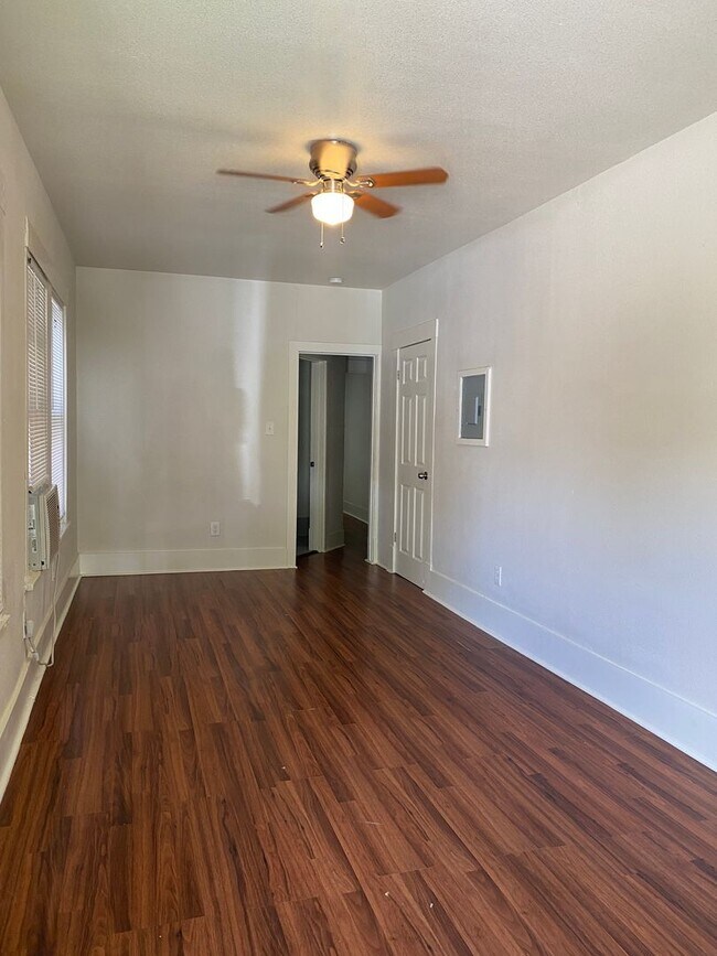 219 Paschal St San Antonio, TX 78212 photo 3