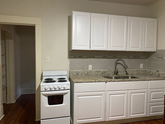 219 Paschal St San Antonio, TX 78212 photo 2