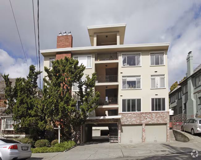 Manhattan Manor photo 2