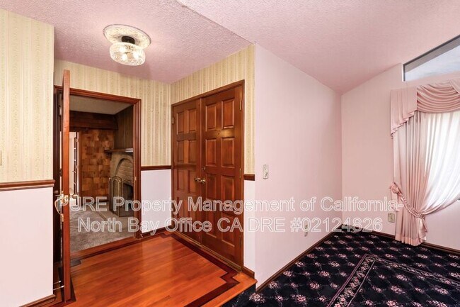1639 Calavaras Dr Santa Rosa, CA 95405 photo 3