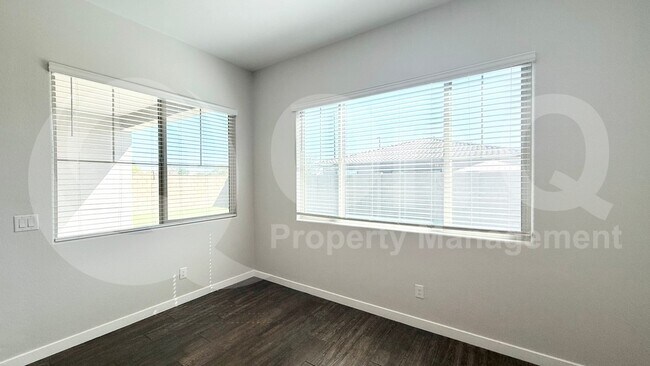 261 E Virgo Pl Chandler, AZ 85249 photo 4