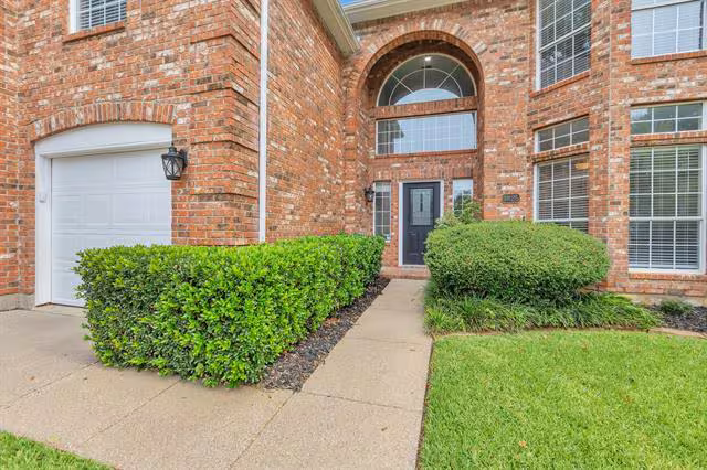 3825 Misty Glen Ct Bedford, TX 76021 photo 2