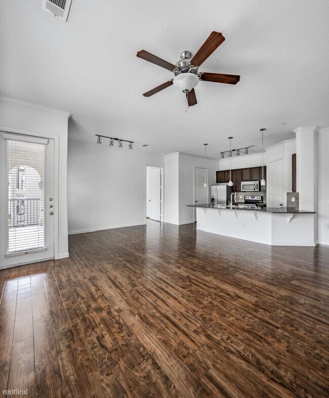 1023 W University Ave Georgetown, TX 78628 photo 2