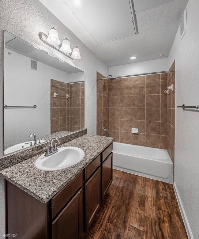 1023 W University Ave Georgetown, TX 78628 photo 5
