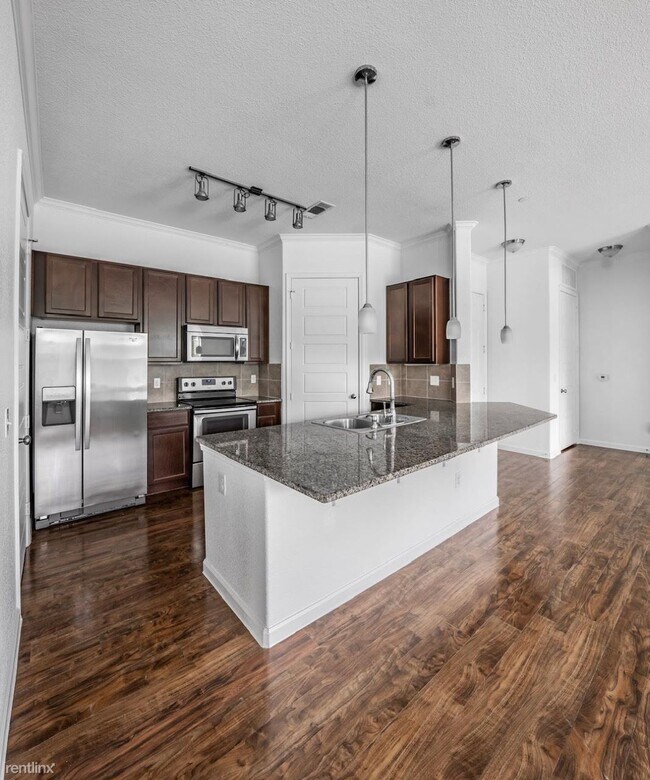 1023 W University Ave Georgetown, TX 78628 photo 3