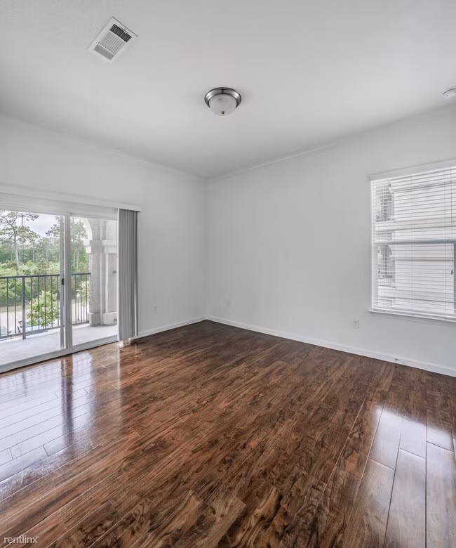 1023 W University Ave Georgetown, TX 78628 photo 4