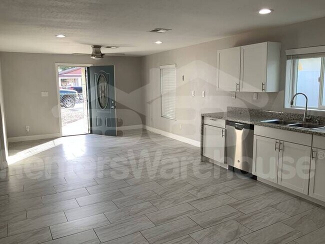 67 N Amarillo St Casa Grande, AZ 85122 photo 3