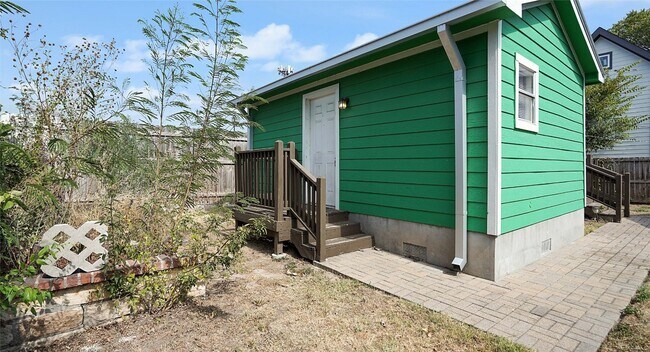 500 Tillery St Austin, TX 78702 photo 5