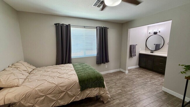 3757 W Joan De Arc Ave Phoenix, AZ 85029 photo 4