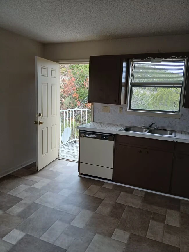 913 N 7th St Copperas Cove, TX 76522 photo 4