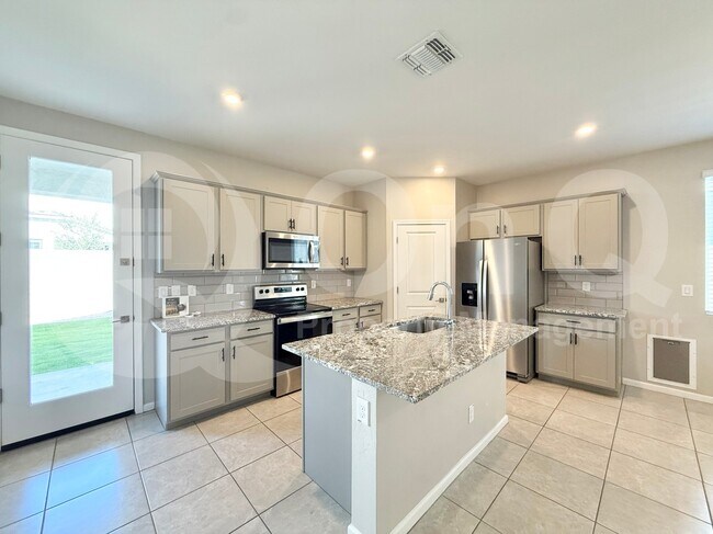 17466 W Paraiso Ln Surprise, AZ 85387 photo 3