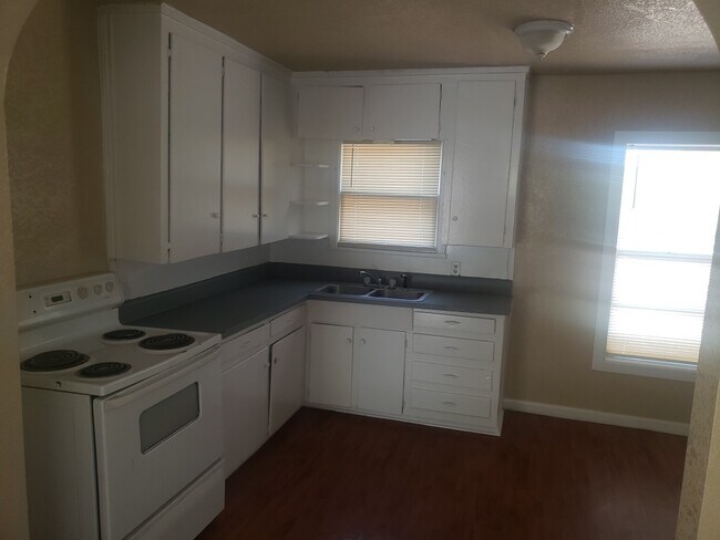 4928 Nolan Street, Fort Worth, TX 76119 photo 2