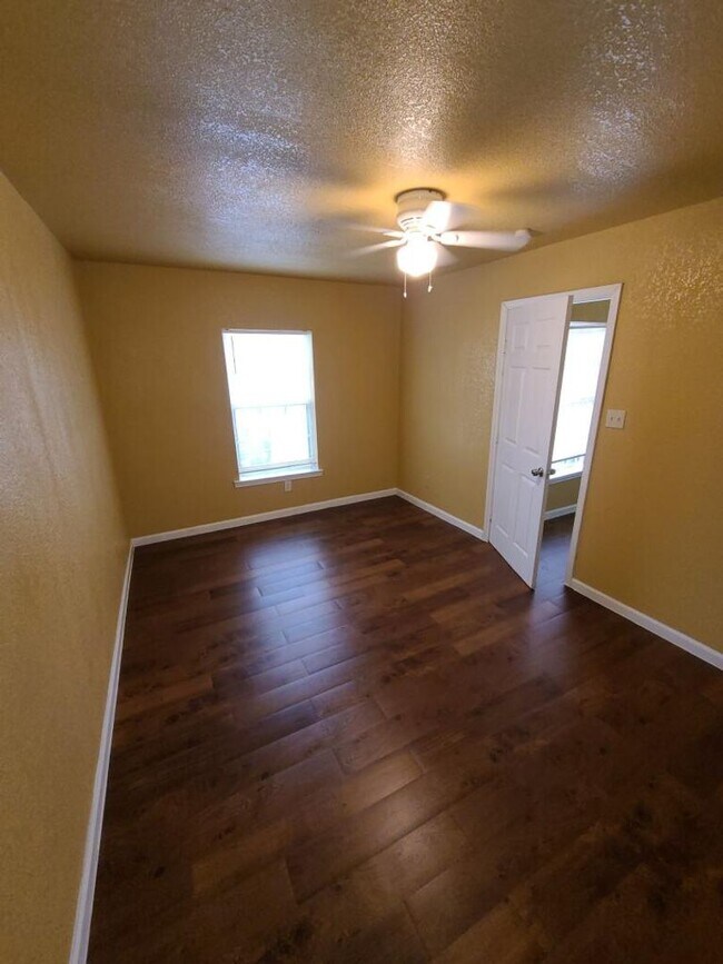 4928 Nolan Street, Fort Worth, TX 76119 photo 3