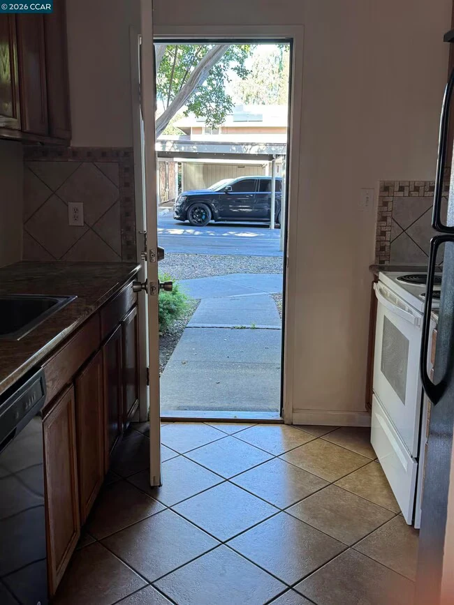 2007 Olivera Rd Concord, CA 94520 photo 2