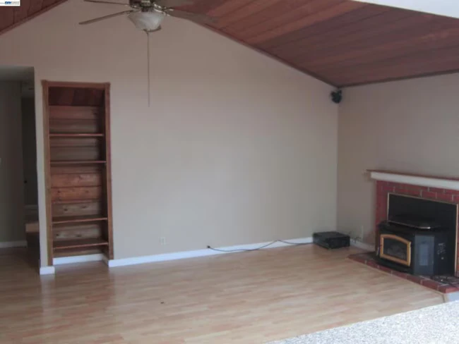 32215 Glenbrook St Union City, CA 94587 photo 3