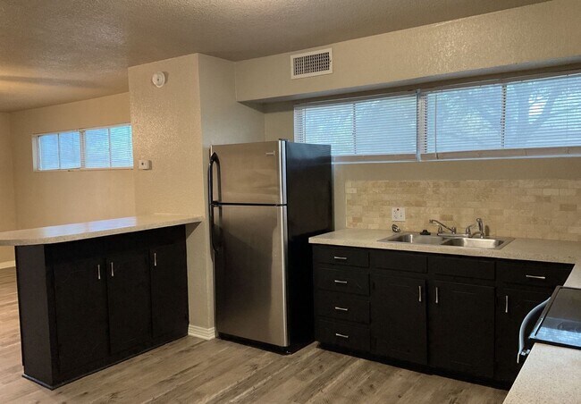 1801 S 41st St Temple, TX 76504 photo 3