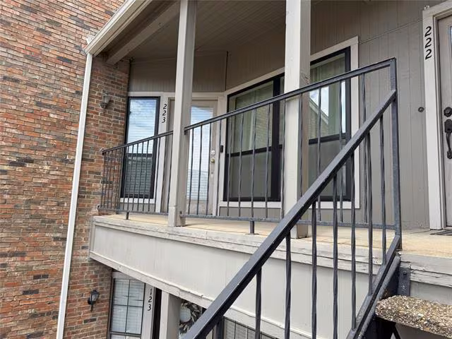 2736 Silver Creek Dr Arlington, TX 76006 photo 3