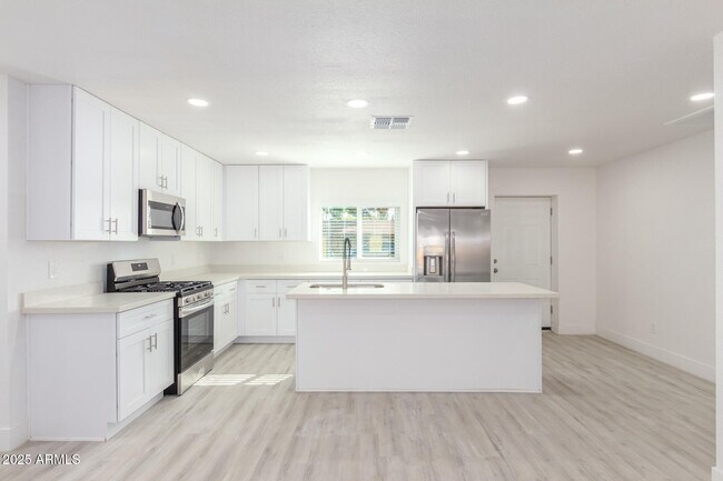 120 West Hu Esta Drive, Tempe, AZ 85282 photo 2