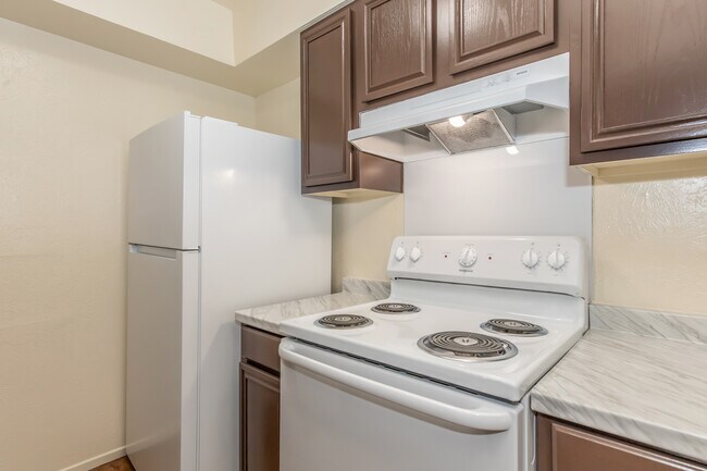 WINDSOR FOREST APARTMENTS photo 4