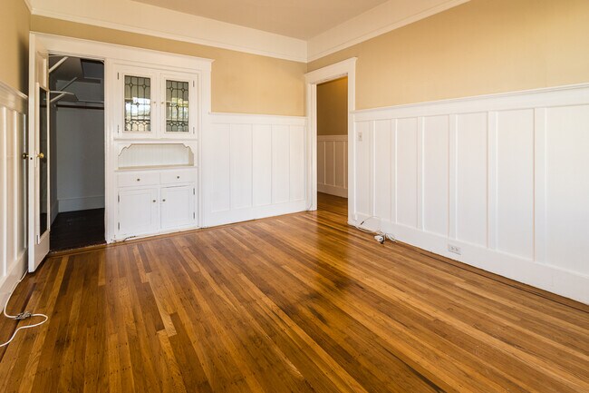 1826 Broderick photo 4