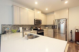 4554 Cypress Thorn Drive, Arlington, TX 76005 photo 3
