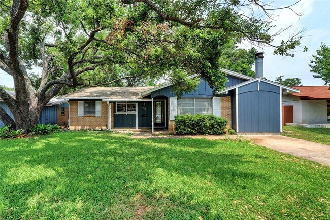 8310 Stillwood Ln Austin, TX 78757 photo 2