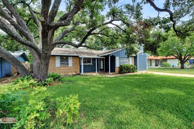 8310 Stillwood Ln Austin, TX 78757 photo 3