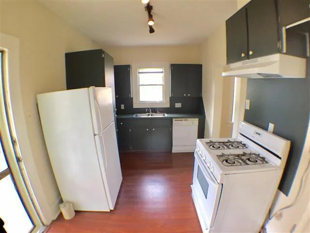 907 Taylor St Austin, TX 78702 photo 4
