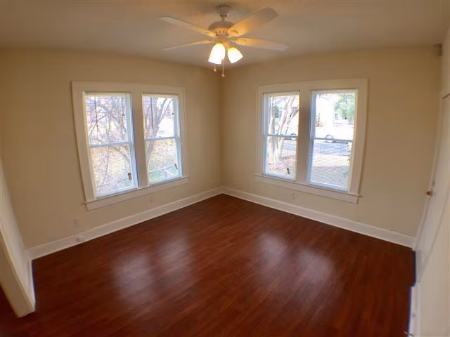907 Taylor St Austin, TX 78702 photo 2