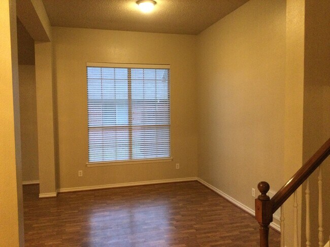 2306 Valley Creek Drive, Garland, TX 75040 photo 5